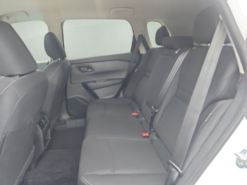 Used 2025 Nissan Rogue S image 28