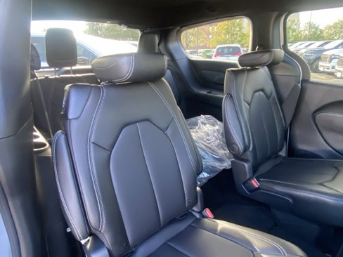 New 2026 Chrysler Voyager LX image 31