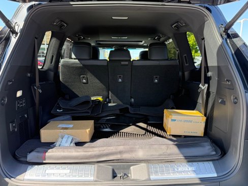 Used 2023 Lexus LX 600 4WD w/ Luxury Package image 17