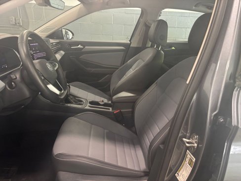 Used 2025 Volkswagen Jetta SE image 35