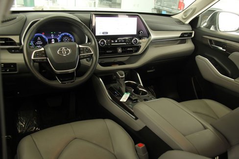 Used 2023 Toyota Highlander Limited image 22