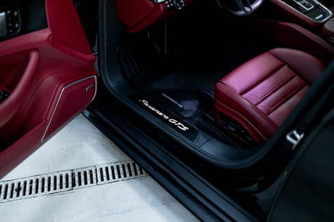 Used 2023 Porsche Panamera GTS image 38