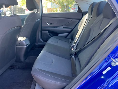 Used 2023 Hyundai Elantra SE w/ Preferred Accessory Package image 25