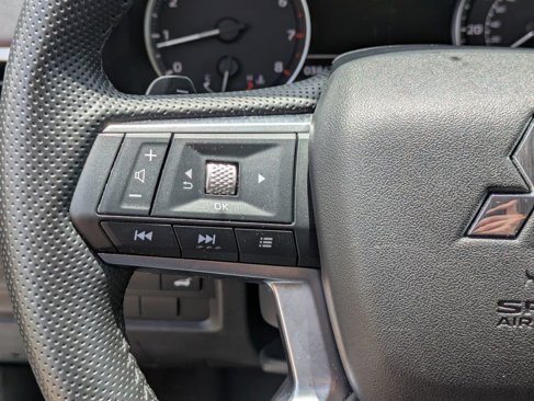 Used 2024 Mitsubishi Outlander SE image 19
