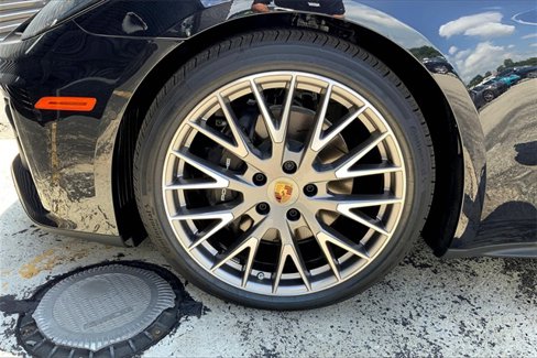 New 2025 Porsche Panamera 4 image 14