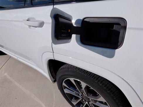 New 2025 Jeep Grand Cherokee L Overland w/ Trailer Tow Package image 29