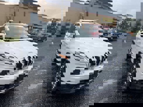 Used 2017 Jeep Cherokee Limited image 1