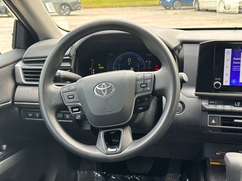Used 2025 Toyota Camry LE image 23