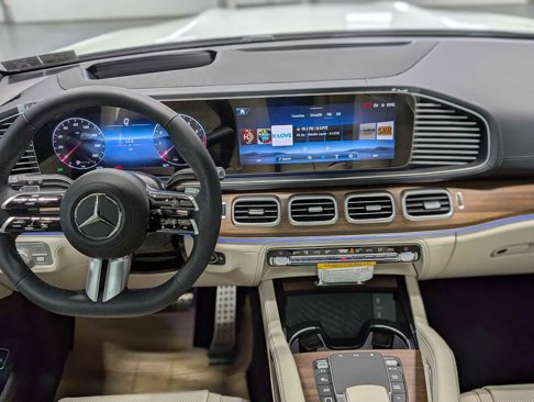 New 2026 Mercedes-Benz GLS 580 4MATIC image 5