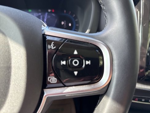 Certified 2025 Volvo XC60 B5 Plus image 20
