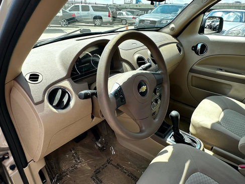 Used 2009 Chevrolet HHR LS image 34