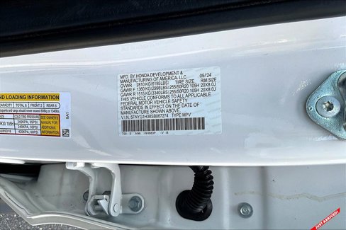 Used 2025 Honda Pilot Sport image 14