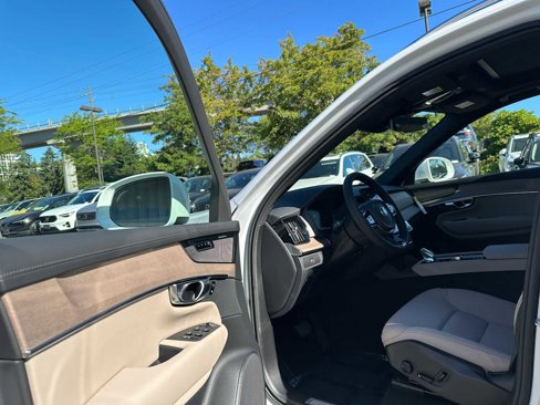 New 2026 Volvo XC90 B6 Plus w/ Protection Package Premier image 21