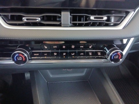 New 2026 Chevrolet Equinox LT w/ Convenience Package II image 19