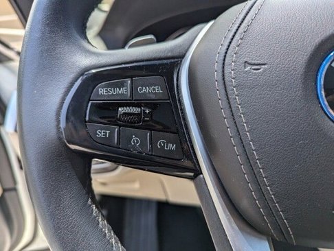 Used 2023 BMW 530e w/ Convenience Package image 19