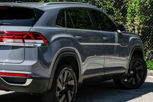 Used 2024 Volkswagen Atlas Cross Sport SE w/ Panoramic Sunroof Package image 17