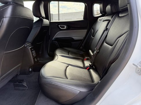 Used 2025 Jeep Compass Limited image 38