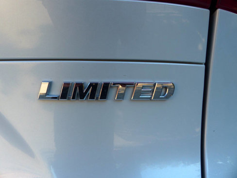 Used 2024 Toyota Venza Limited image 44