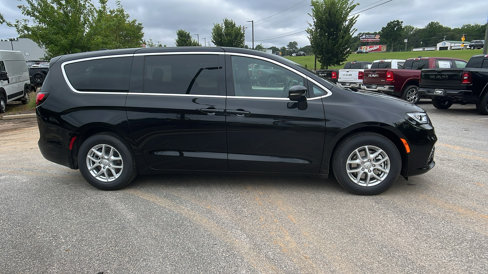 New 2026 Chrysler Pacifica Select image 7