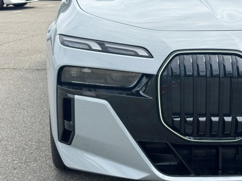 New 2026 BMW 750e xDrive image 13