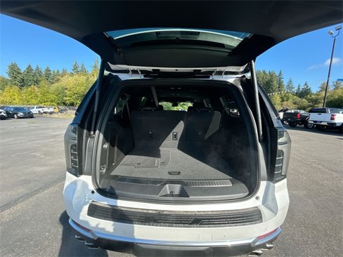 New 2025 Chevrolet Suburban High Country image 26