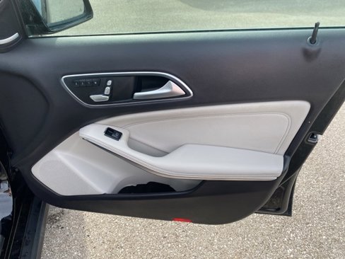 Used 2019 Mercedes-Benz GLA 250 4MATIC image 32