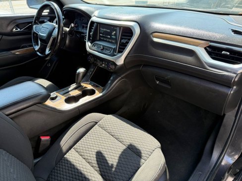 Used 2018 GMC Acadia SLE image 17