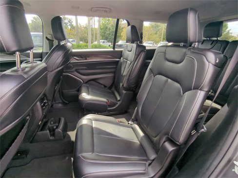 Used 2023 Jeep Grand Cherokee L Limited w/ Black Appearance Package image 17