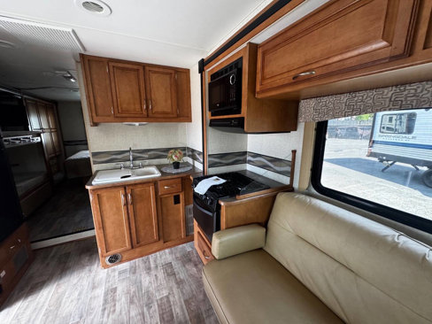 Used 2016 Ford E-450 and Econoline 450 Super Duty w/ Motorhome Prep Package image 34