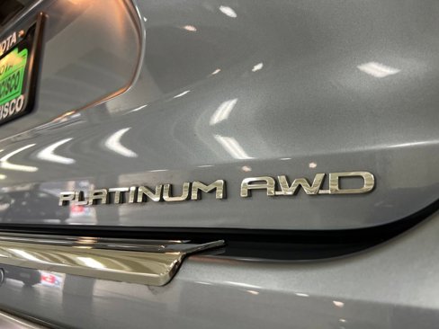 Certified 2022 Toyota Highlander Platinum image 10