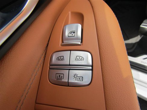 Used 2024 BMW X7 xDrive40i w/ Premium Package image 34