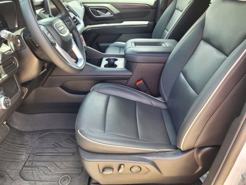 Used 2024 GMC Yukon SLT image 8
