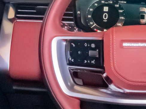 Used 2025 Land Rover Range Rover SV image 15