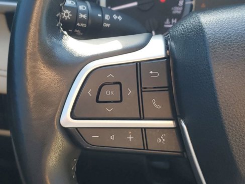 Used 2023 Toyota Highlander XLE image 35