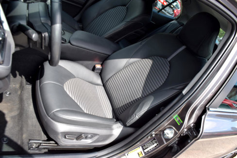 Used 2022 Toyota Camry SE image 30