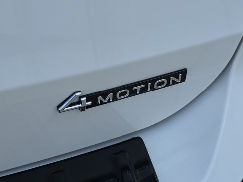 New 2025 Volkswagen Taos SE image 11