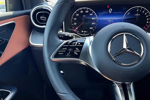 Used 2025 Mercedes-Benz GLC 350e 4MATIC image 23