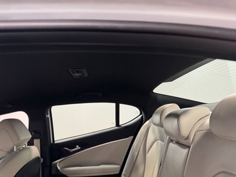 Used 2025 Genesis G70 2.5T image 51
