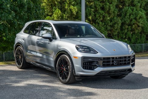 Certified 2025 Porsche Cayenne GTS image 9