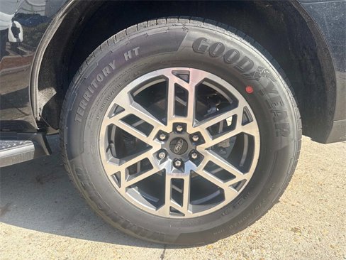 New 2025 Ford Expedition Active image 3