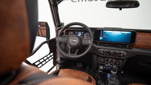 Used 2025 Jeep Wrangler Sport image 24