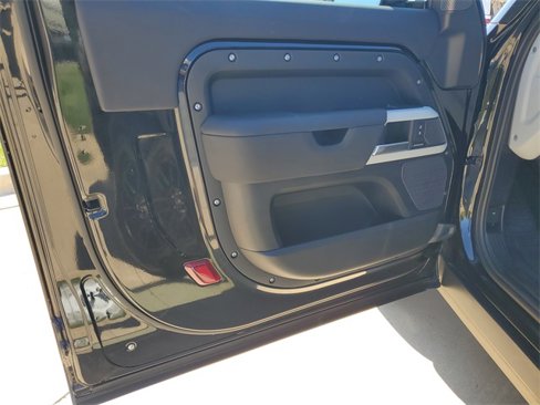 Used 2024 Land Rover Defender 90 S image 13