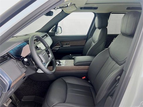 Used 2025 Land Rover Range Rover SE image 13