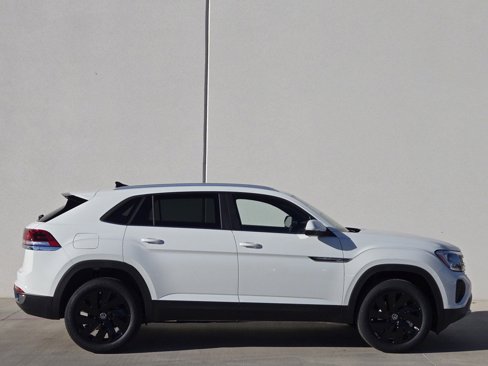 New 2025 Volkswagen Atlas Cross Sport SE image 3