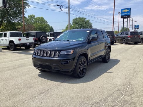 Used 2022 Jeep Grand Cherokee Laredo X image 3