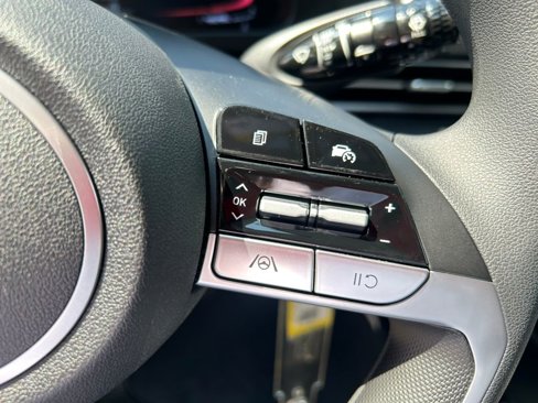 Used 2025 Hyundai Elantra SE image 23