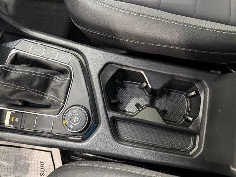 Certified 2025 Volkswagen Taos SE image 20