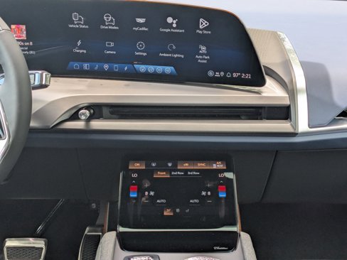 New 2026 Cadillac Vistiq Premium Luxury w/ LPO, Floor Liner Package image 6
