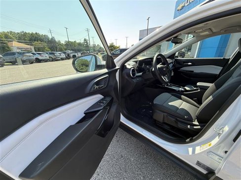 New 2025 Chevrolet Trax LT w/ LT Convenience Package image 11
