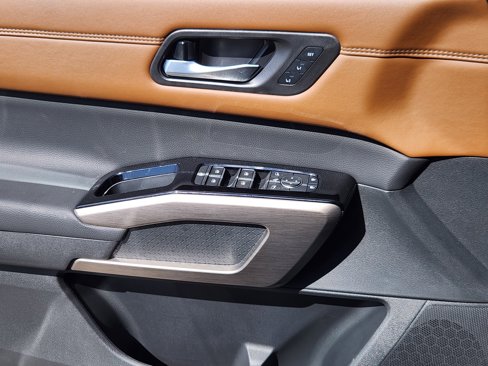 New 2025 Nissan Pathfinder Platinum w/ Cargo Package image 7